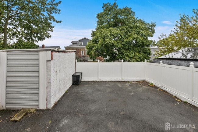 Photo - 213 Maple Ave Unit 1