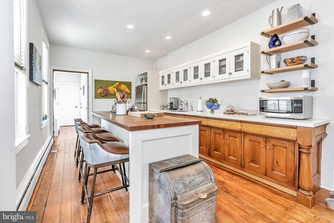 Photo - 2454 W 16th St