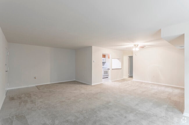 1 BR, 1 BA - 820 SF