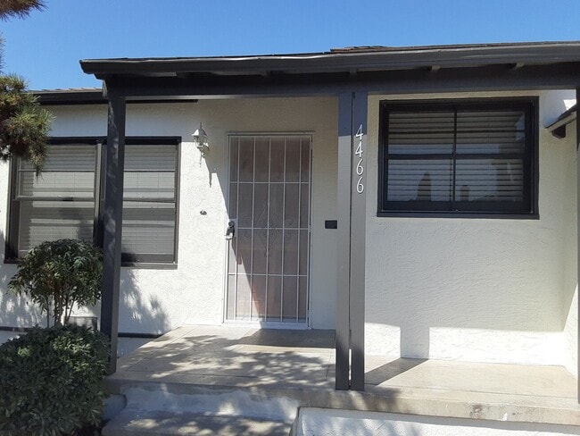 Building Photo - Cute Bungalow
