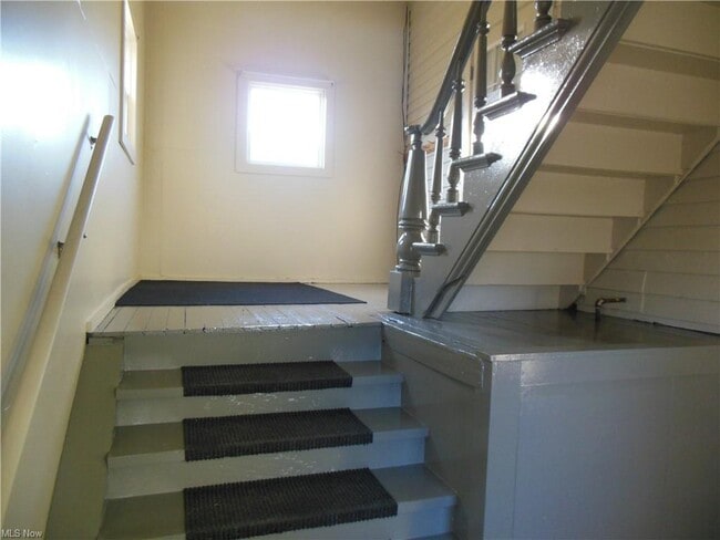 Photo - 362 W Main St