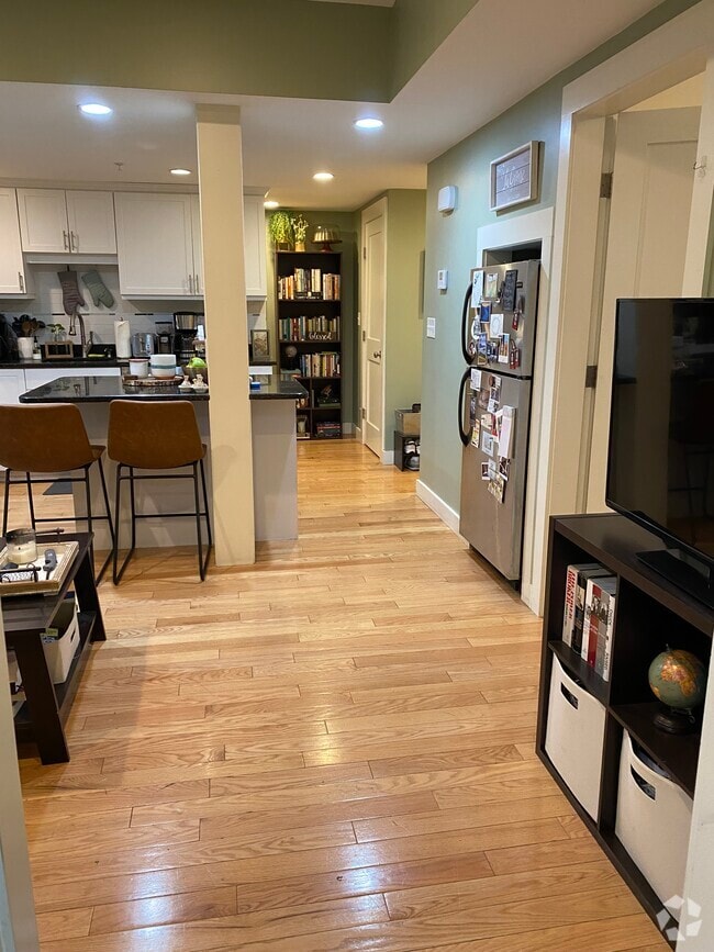 Building Photo - 2025 Commonwealth Ave Unit 1 Rental