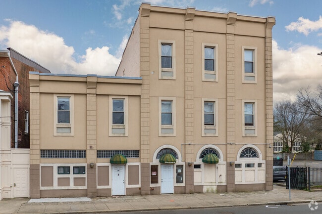 Photo - 850 Grand Ave