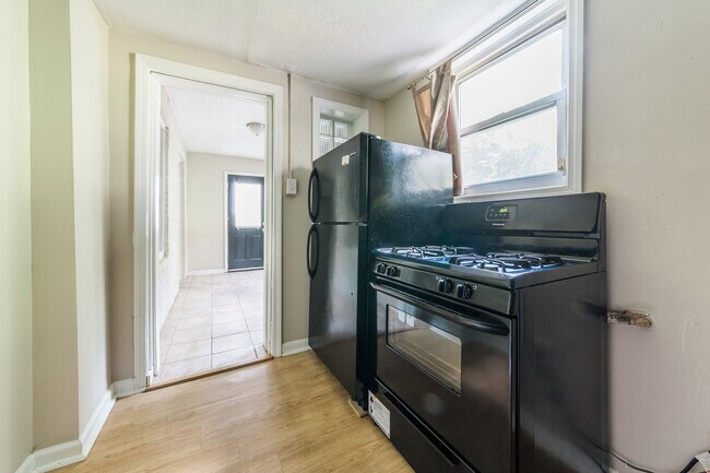 Photo - 986 E Warrington Ave Unit Bottom (Apt 1)