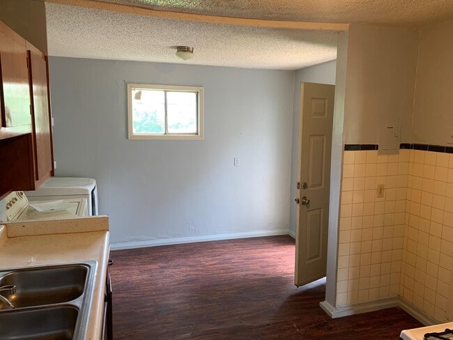 Photo - 1610 Ozan St