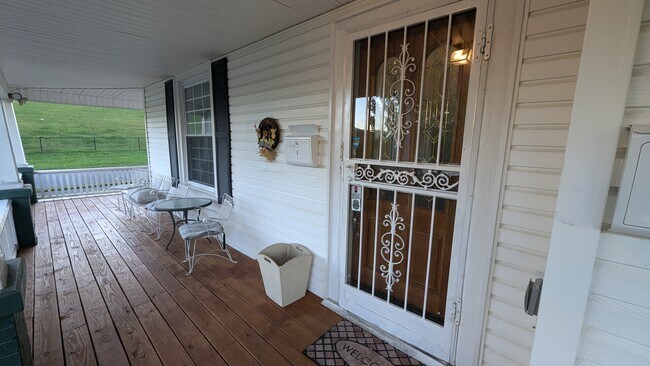 porche compartido - 401 E Chilhowie Ave Unidad 2