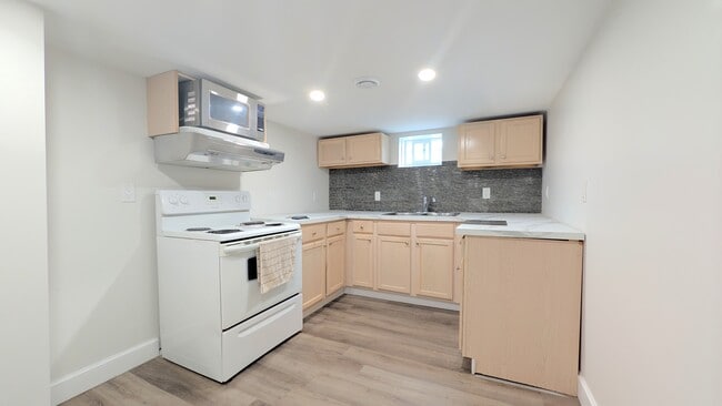 Photo - 1227 Gladstone Ave Unit Lower