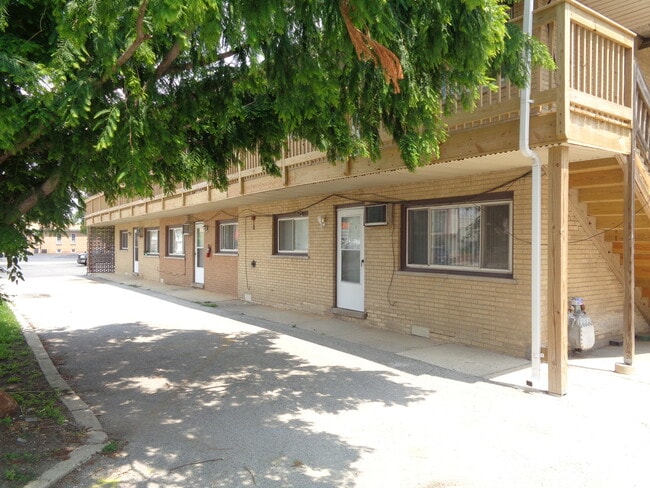 Building Photo - 8817 S Roberts Rd Unit 5