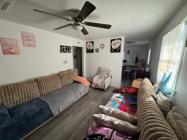 Photo - 235 E Olive St