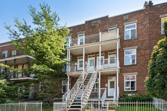 Building Photo - 800-83e 3e Avenue