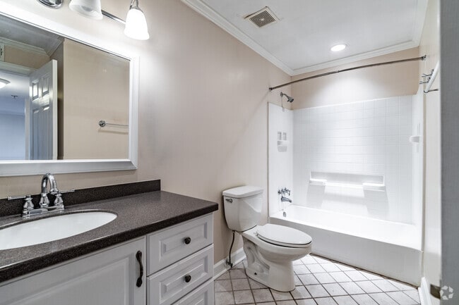 1BR, 1BA - 760SF - Bathroom - Heatherwood Apartments