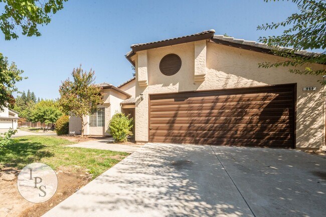 Photo - North Fresno Home in CUSD, 3BR/2BA, Beautiful Updates - Lots of Amenities!