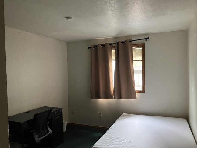 Building Photo - 2120 NE 54th St Rental