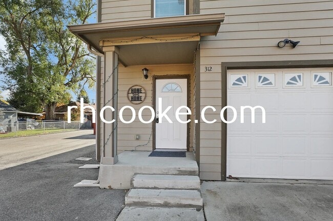 Photo - 312 S Blake Rd