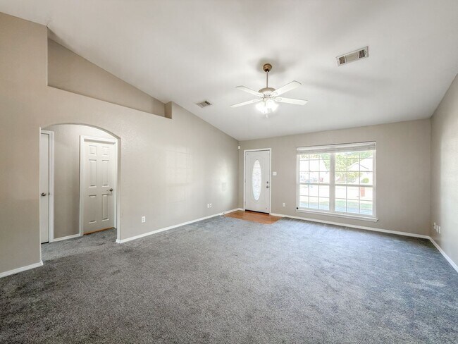 Photo - 604 Chateau Dr