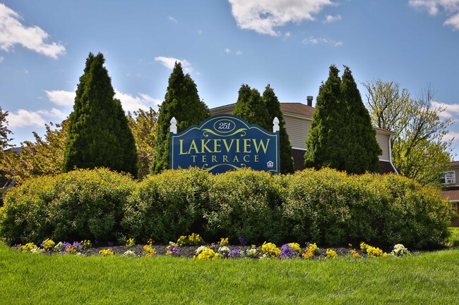 Lakeview Terrace - Lakeview Terrace Apartments