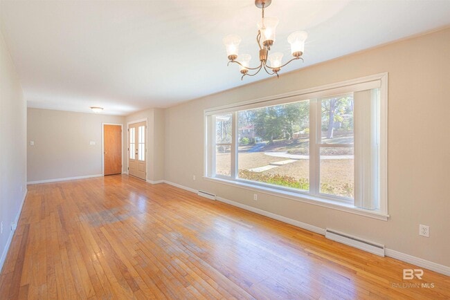 Photo - 202 Confederate Dr N