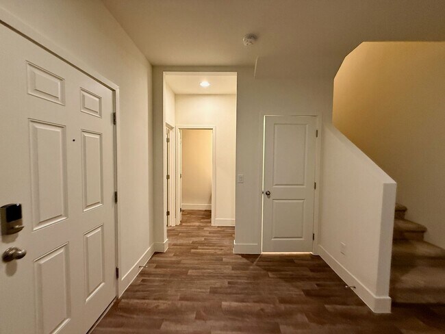 Photo - 3 BED 2.5 BATH 2 CAR GARAGE TOWNHOUSE w/ P...