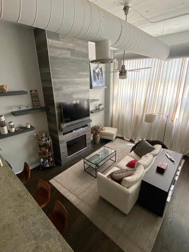 Photo - 2750 N Wayne Ave Unit M