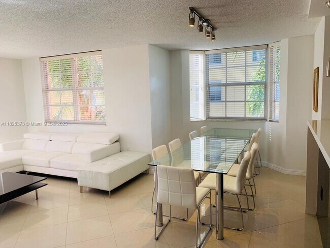 Photo - 19999 E Country Club Dr Unidad 1407 Rental