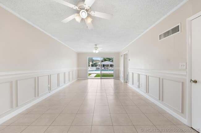 Building Photo - 510 Prosperity Farms Rd Unit 4b
