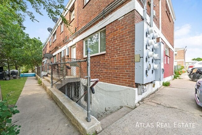 Photo - 1857 W Mosier Pl Apartment Unit B