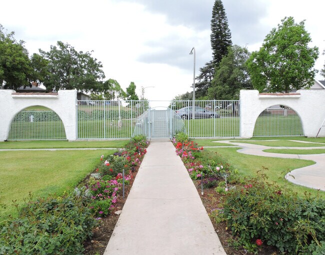 La Casa Brea Apartments For Rent in Brea, CA