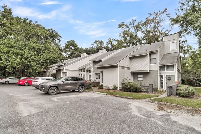 Photo - Pond View 3 Bed 2 Bath Home in AshleyTowne... Unit 4