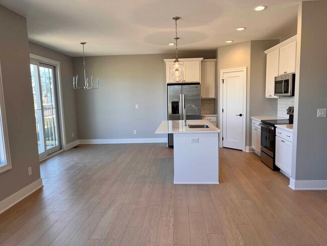 Photo - 448 S 91st St