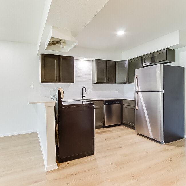 Building Photo - 408 Noble Ave