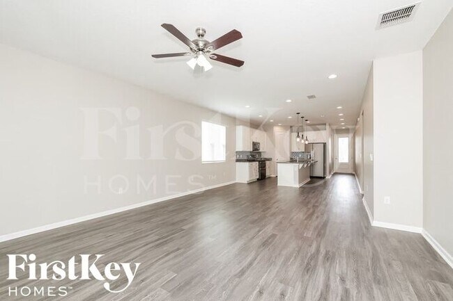 Photo - 261 Summershore Dr