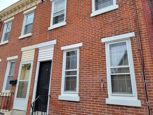 Building Photo - 2325 Belgrade St Rental