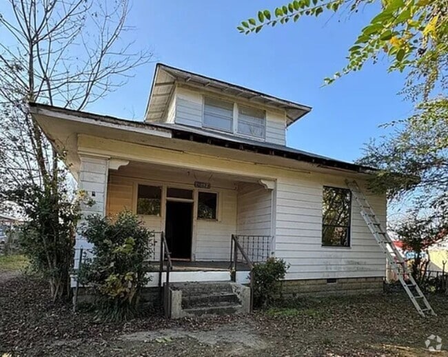 Building Photo - Freshly Updated 3 Bedroom House
