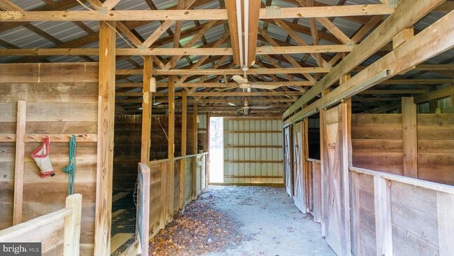 Photo - 105 King George Ct