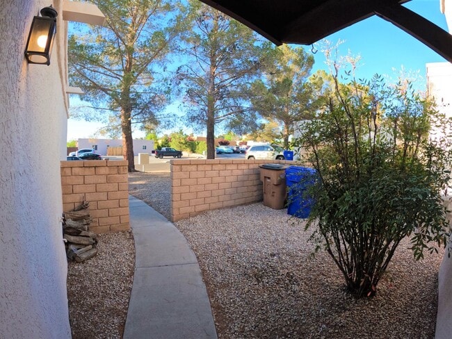 Photo - 2717 Fairway Dr
