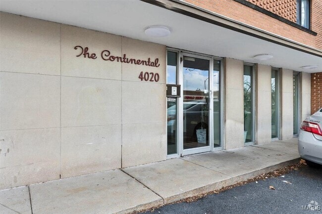 Building Photo - 4020 Lindell Blvd Rental
