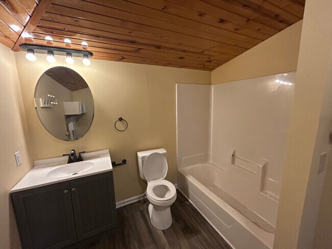 Photo - 9 W Walnut St