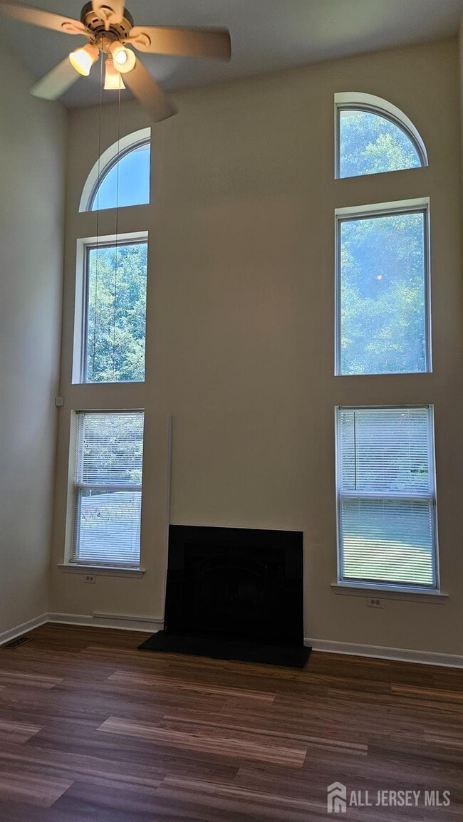 Photo - 405 Cobblestone Ct