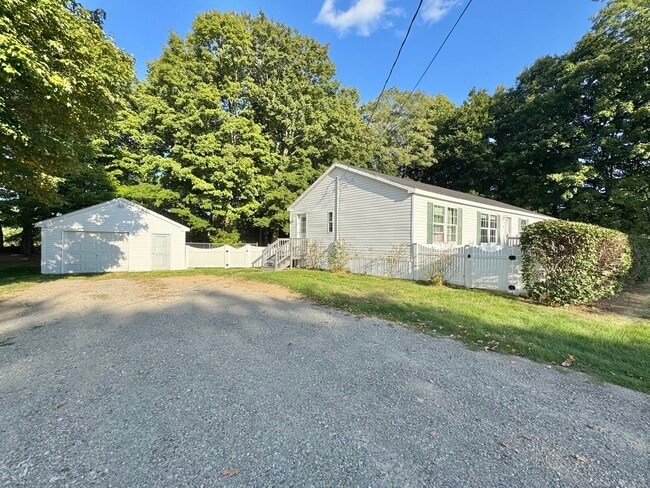 Building Photo - 2035 Essex St Rental