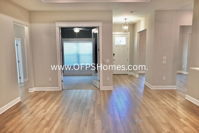 Photo - 1438 E Shores Blvd
