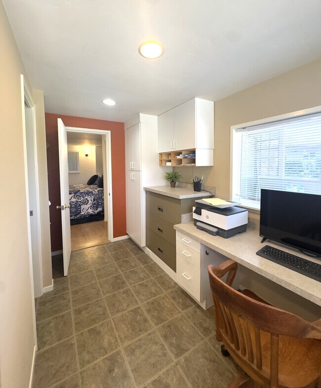 Office-Flex Space - 800 Lincoln Ave