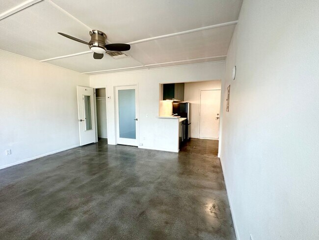 700 N Riverside Dr Unit 7