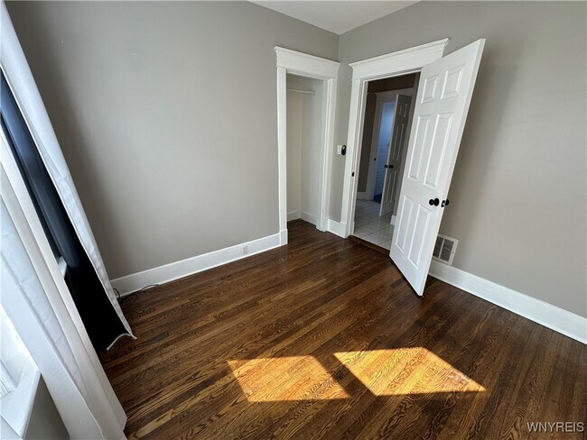 Photo - 1133 Hertel Ave