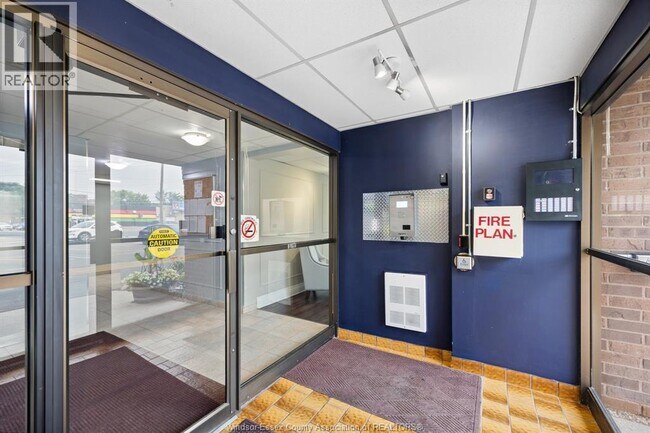 Photo - 3950 Wyandotte St E Unit 306