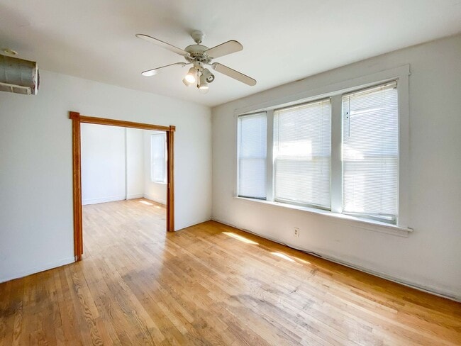 Photo - 5102 N Winchester Ave Apartments Unit 3