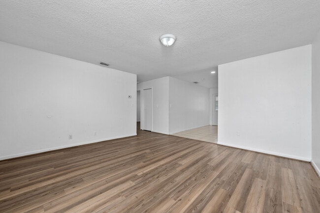Building Photo - 911 W Orange St Rental