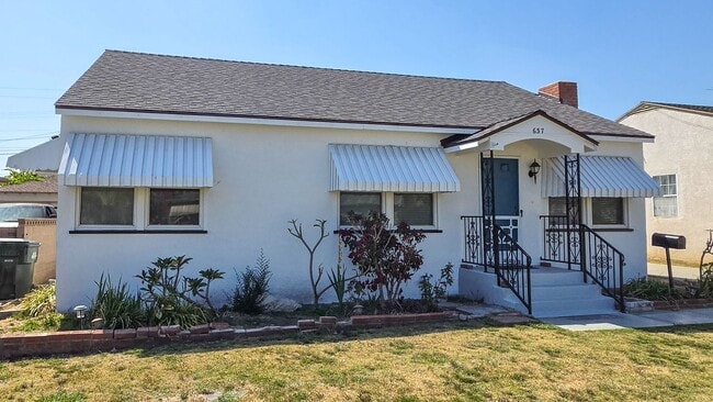 Building Photo - Beautiful 3 Bed 1 Bath House With Double Garage Available Now!