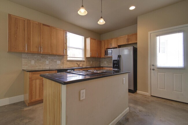 Photo - 811 W 30th St Unit B