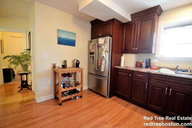 Photo - 25 Oak Square Ave Unit 1