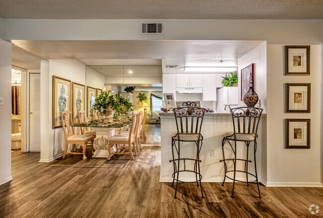2BR, 2BA - 1,020SF